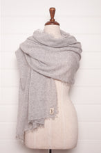 Load image into Gallery viewer, DVE knitted cashmere scarf in light ash grey, fine knit with fringing.