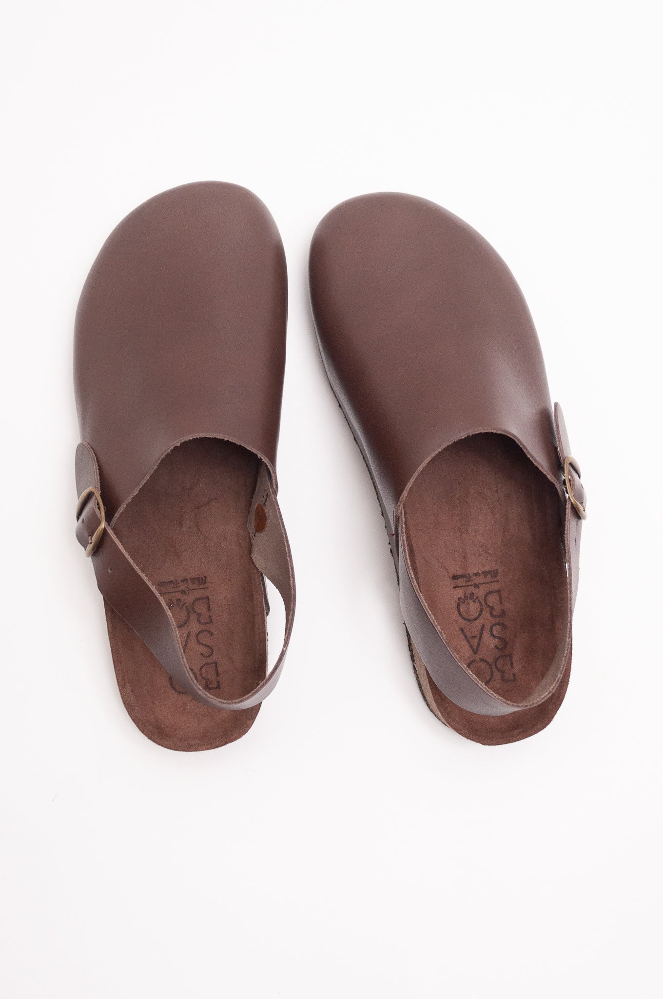 Bosabo closed toe sling back leather clog with cork and a rubber sole in vachette marron, dark brown leather.