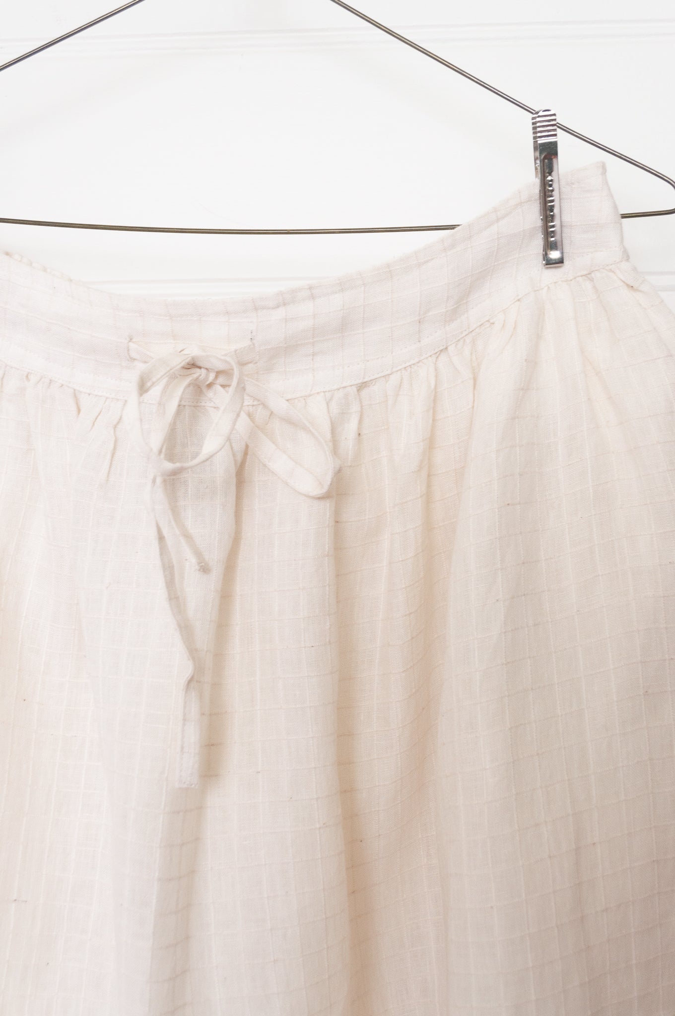 Dve linen one size Isha skirt in ivory self check.