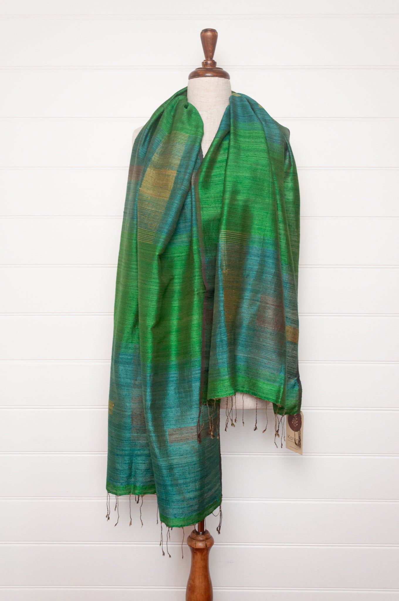 Karomi jamdani handwoven silk jamdani scarf Matisse in emerald green.