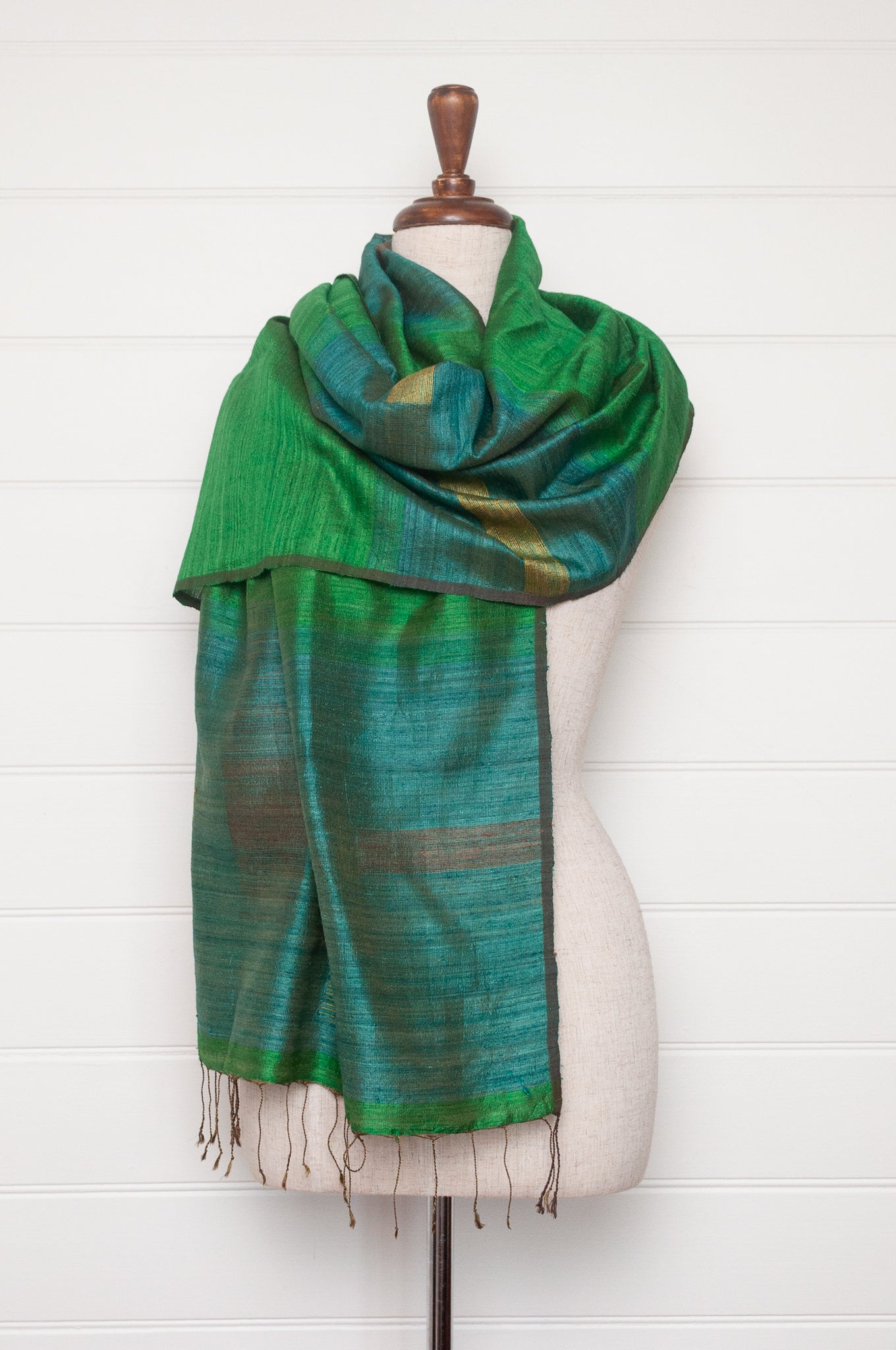 Karomi jamdani handwoven silk jamdani scarf Matisse in emerald green.