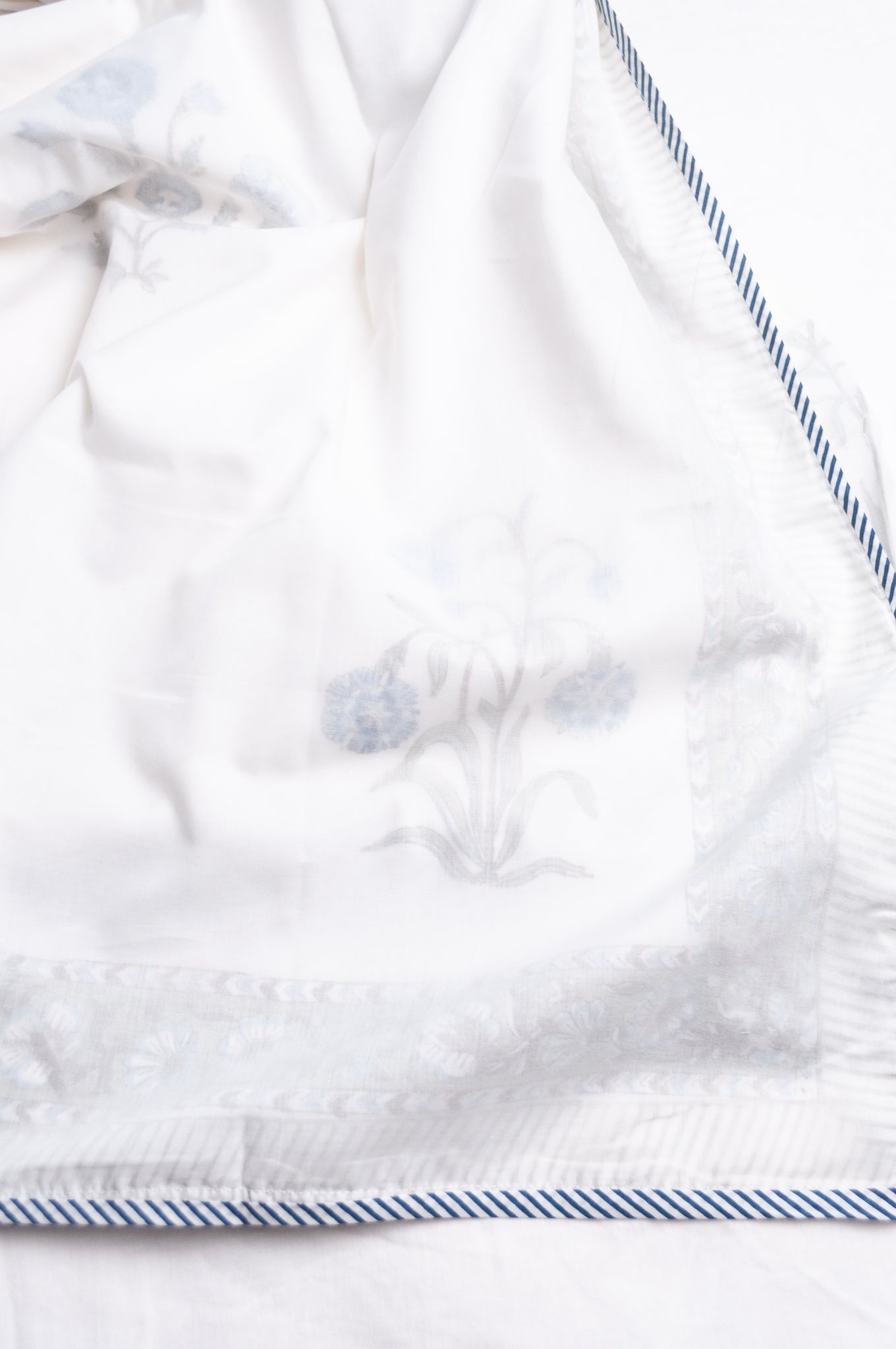 Pure cotton muslin summer quilt dohar white with blue floral Moghul print.