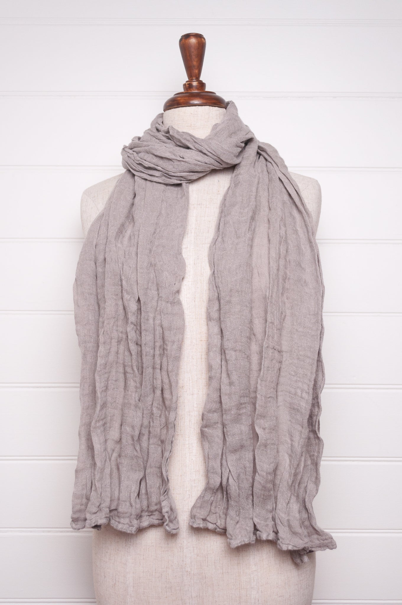 Lightweight linen gauze scarf in silver grey.
