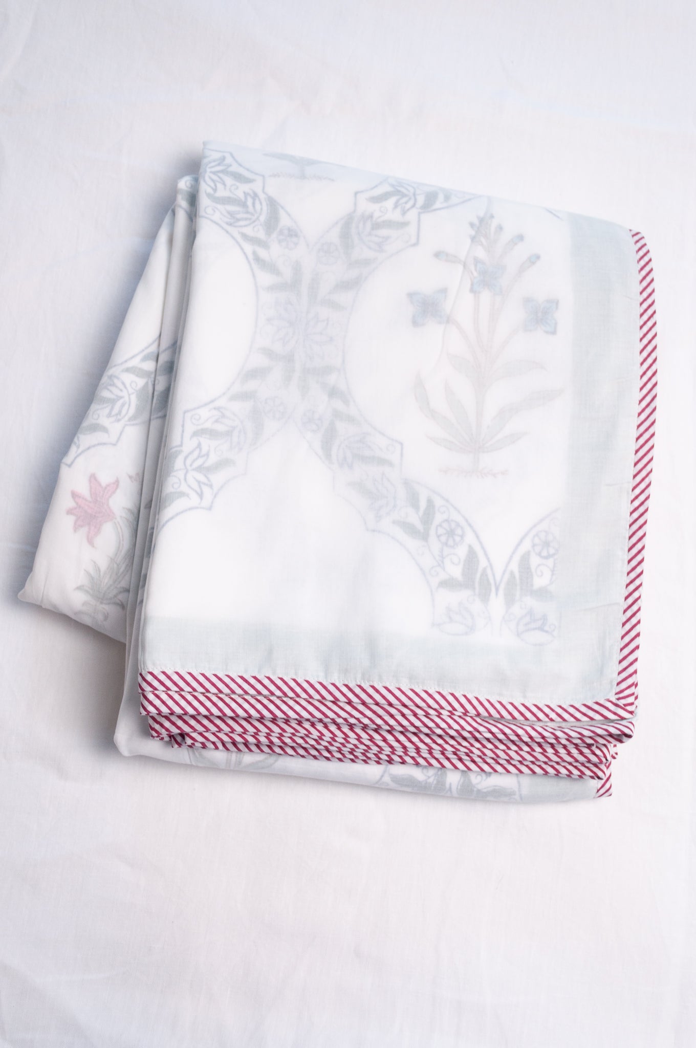 Queen King size cotton muslin blockprinted dohar, moghul design with flowers and leaf lattice.