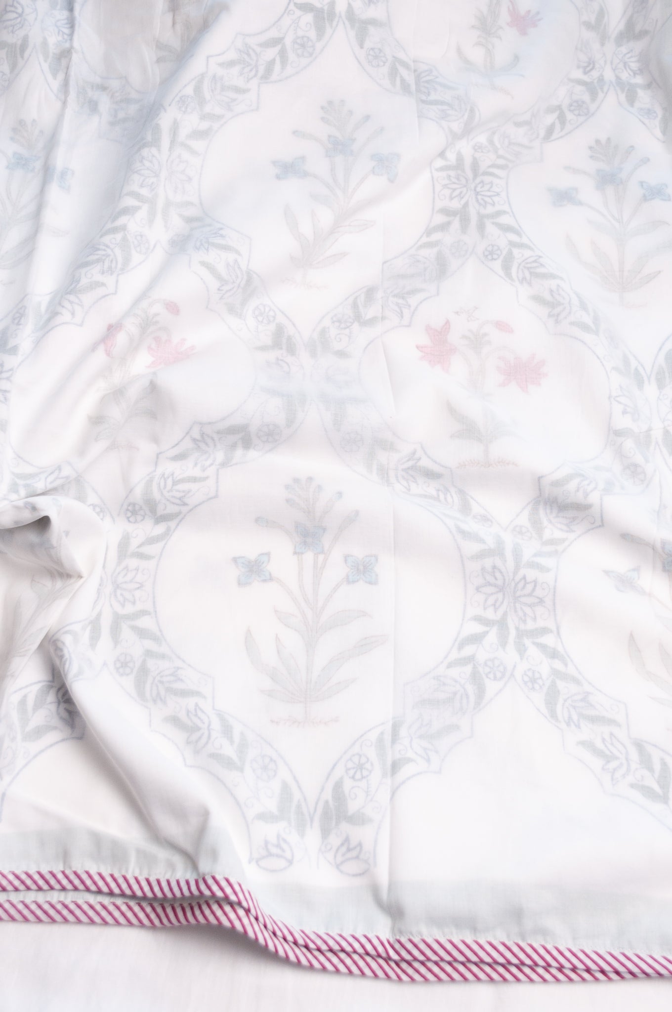 Queen King size cotton muslin blockprinted dohar, moghul design with flowers and leaf lattice.