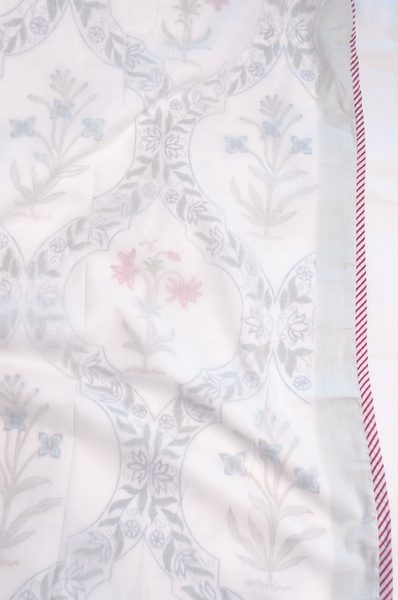 Queen King size cotton muslin blockprinted dohar, moghul design with flowers and leaf lattice.