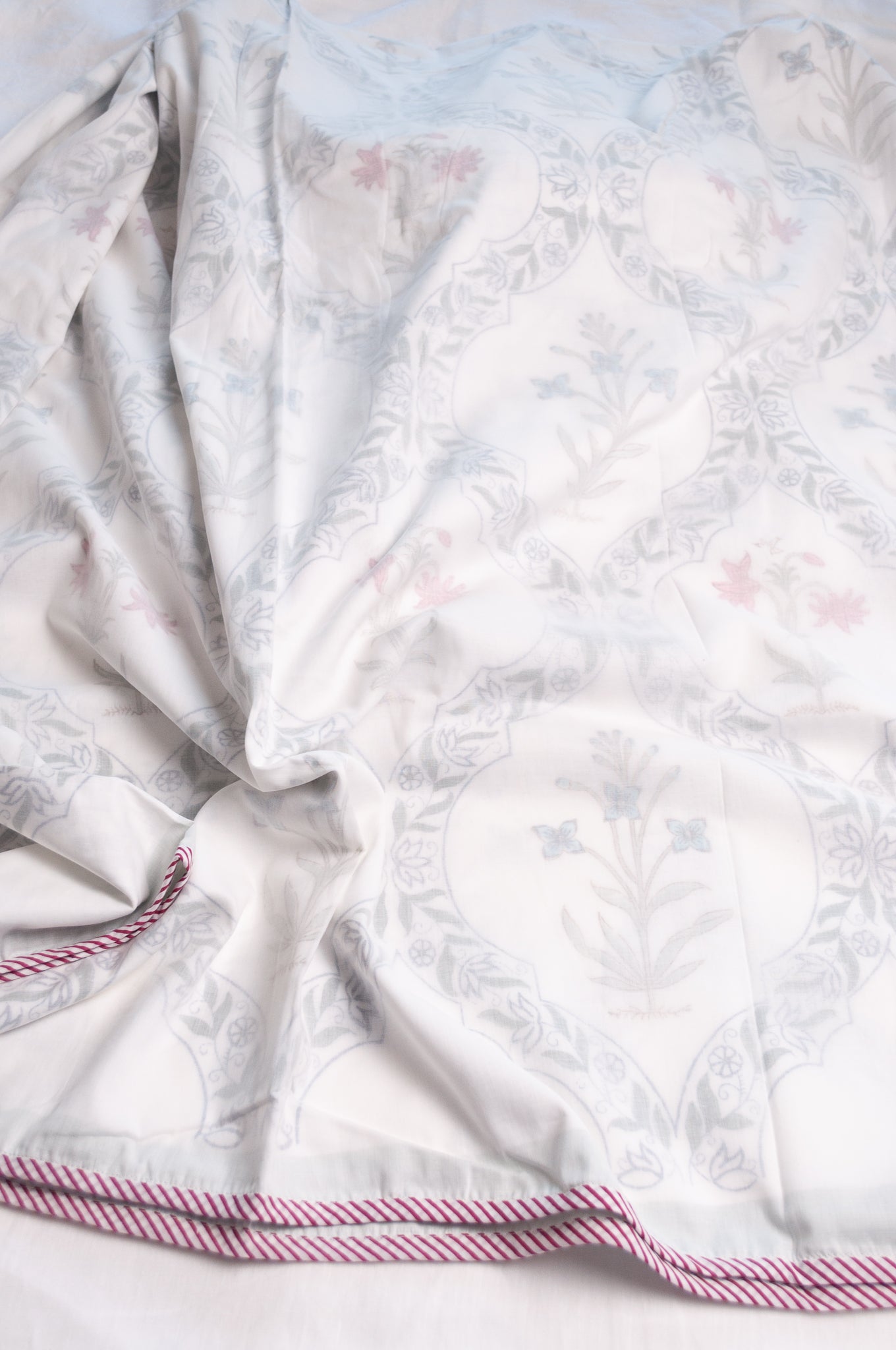 Queen King size cotton muslin blockprinted dohar, moghul design with flowers and leaf lattice.