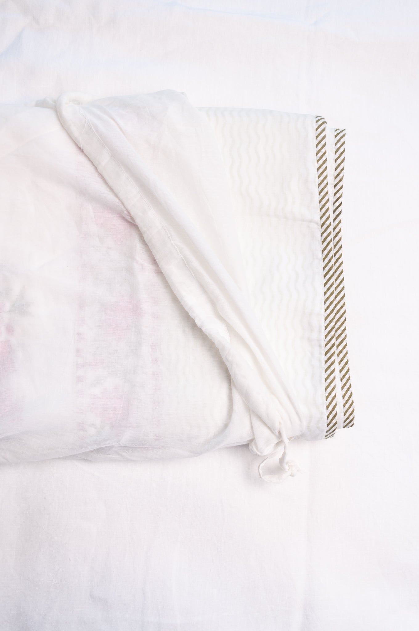 Single size cotton muslin blockprinted dohar, moghul design with pink flowers and cypress trees.