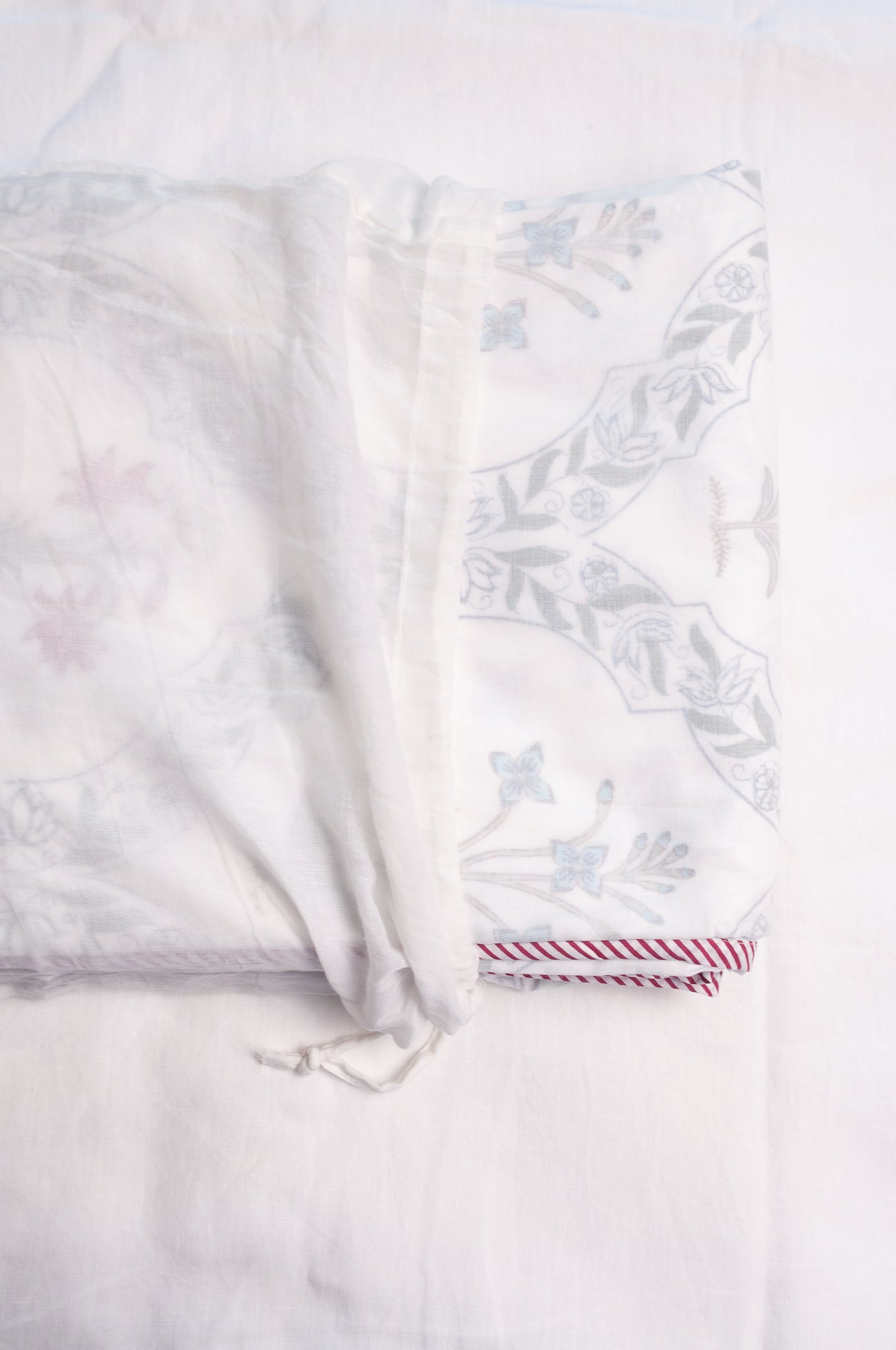 Queen King size cotton muslin blockprinted dohar, moghul design with flowers and leaf lattice.