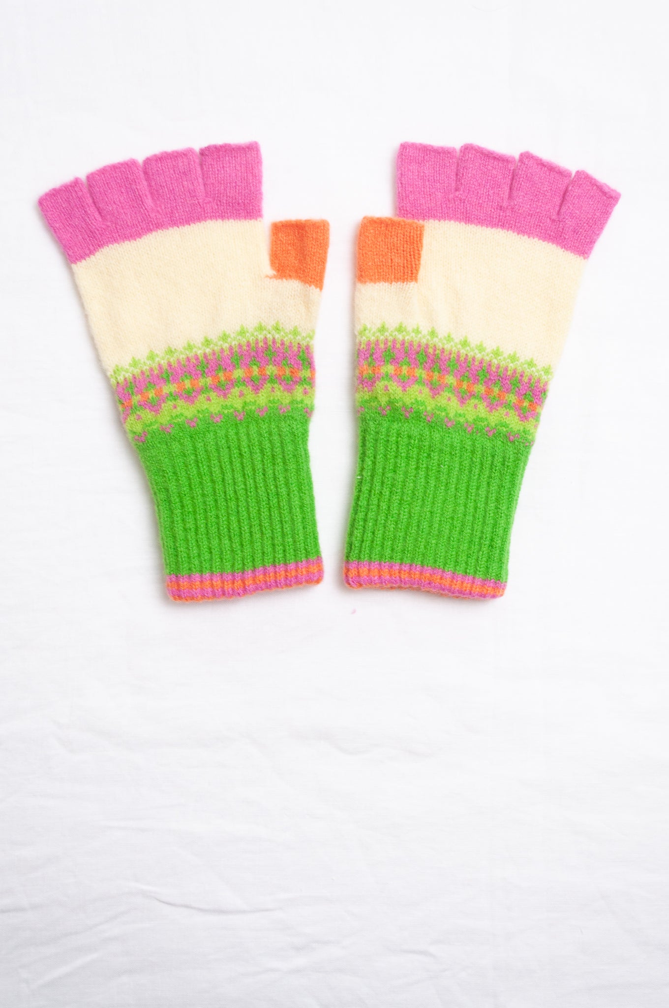 Eribe Alloa fingerless gloves in Lemon lily.