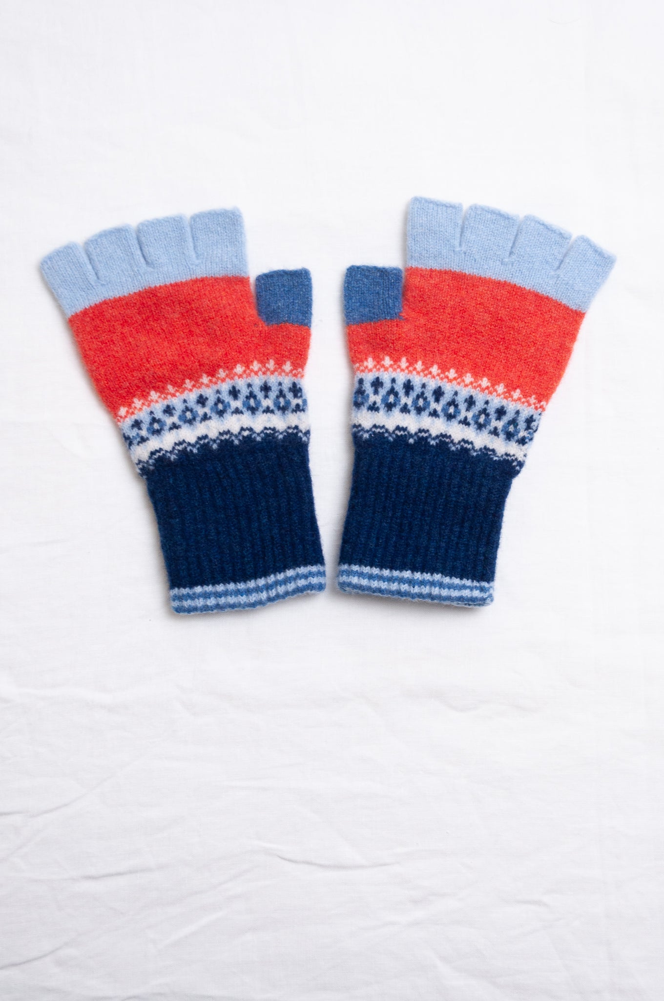 Eribe Alloa fingerless gloves in Blue bella.