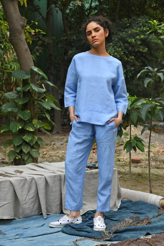 Dve Rooma elasstic waist pull on narrow leg pants in light blue linen.