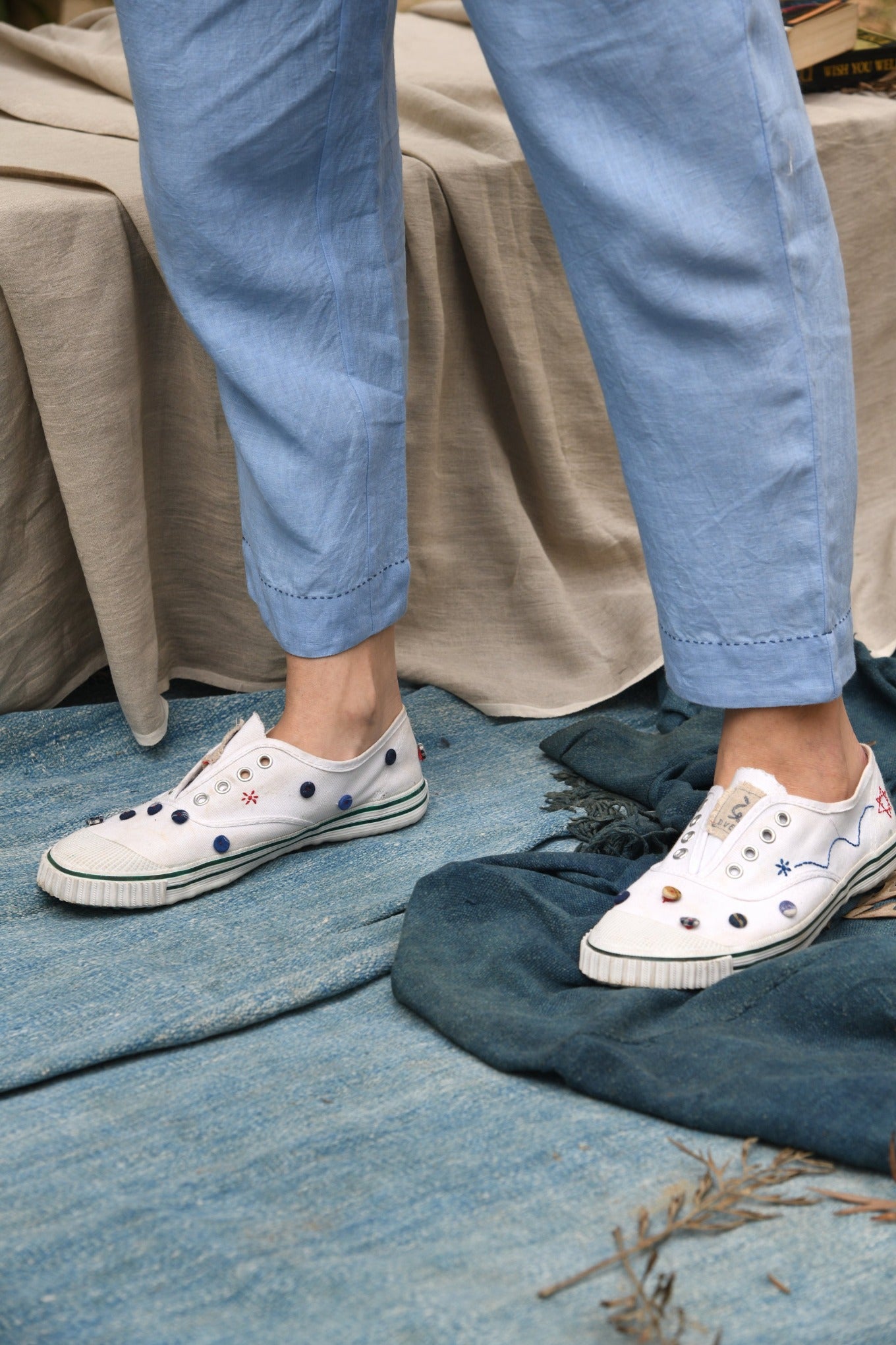 Dve Rooma elasstic waist pull on narrow leg pants in light blue linen.