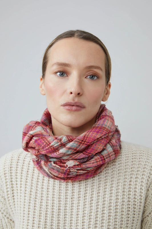 Moismont Stewart tartan fine wool scarf in Azalea pink check.