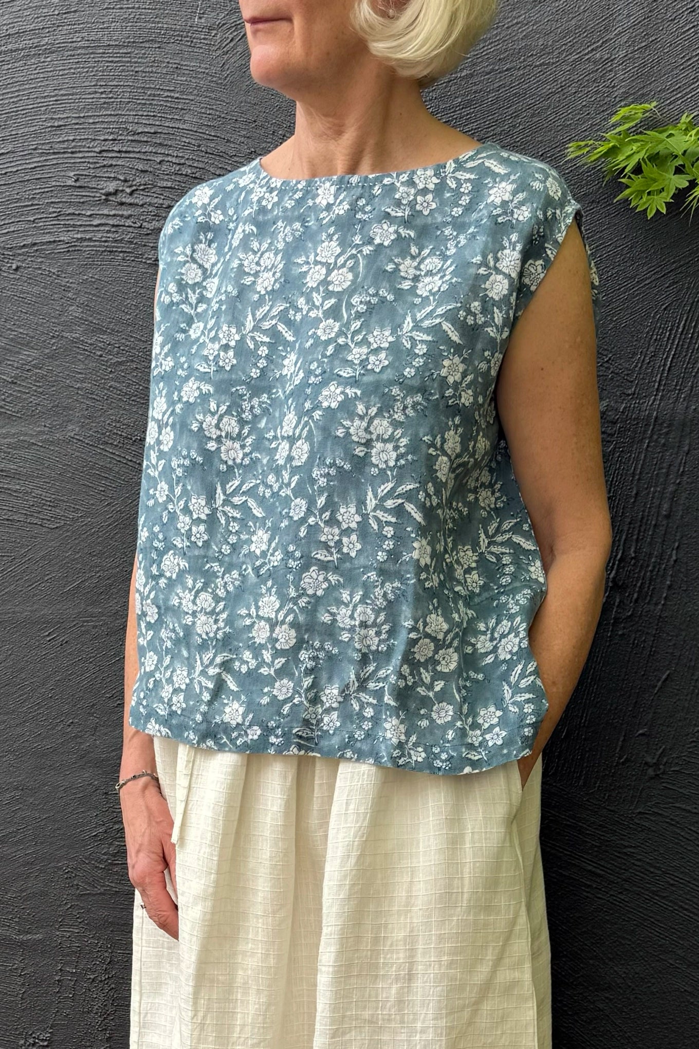 Dve Aishani linen top - Aegean blue blockprinted