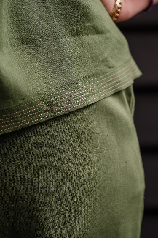 Manan Hoshi top in green linen, V-neck with elasticated sleeves.