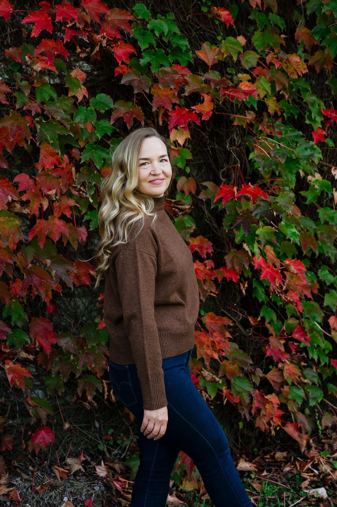 Juniper Hearth high neck turtleneck cashmere sweater in umber brown.
