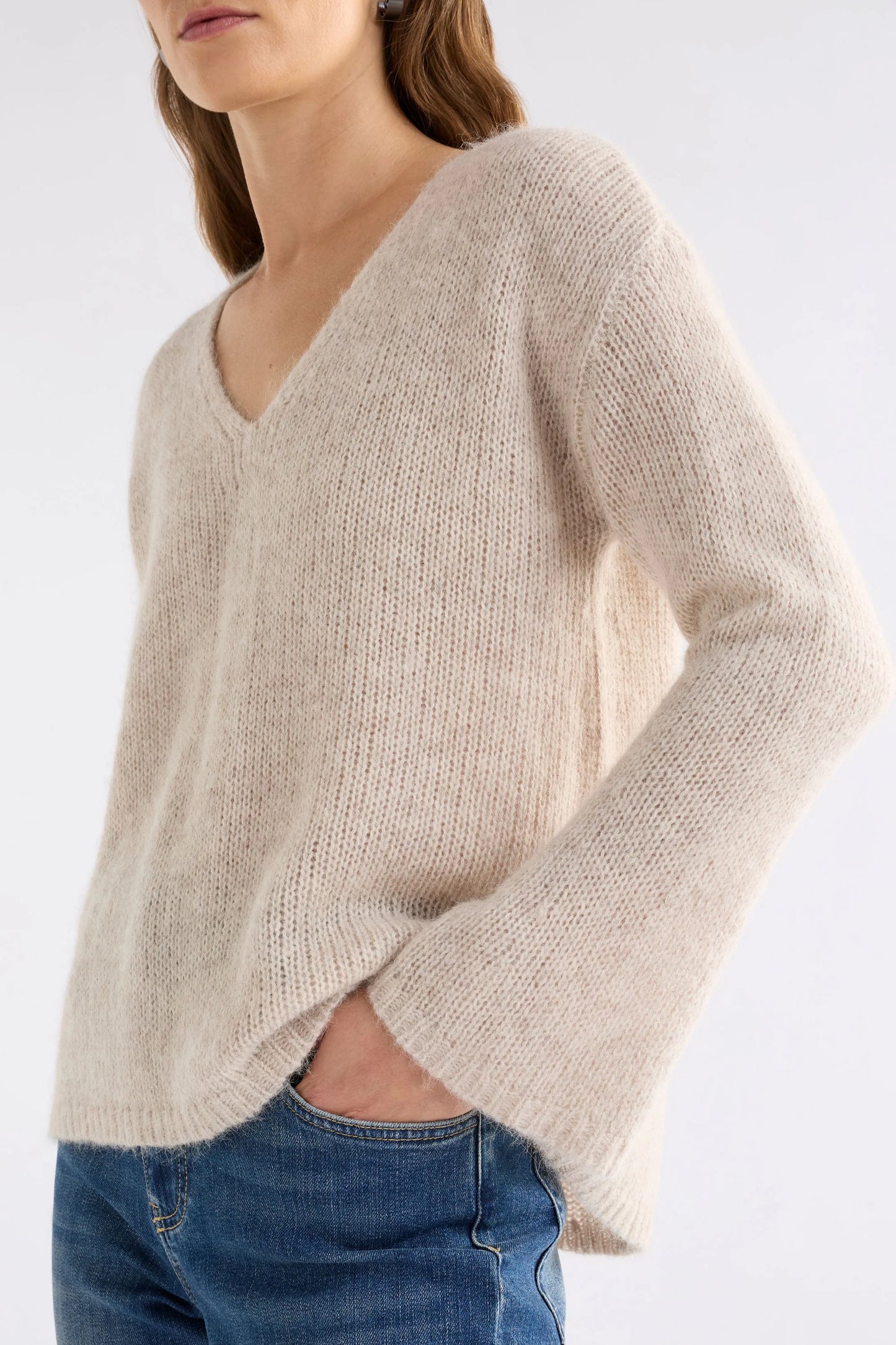 Elk Anken sweater V-neck alpaca wool blend in ecru.