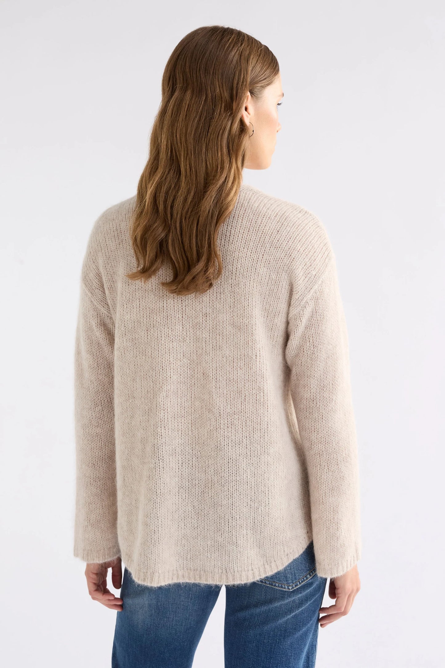 Elk Anken sweater V-neck alpaca wool blend in ecru.