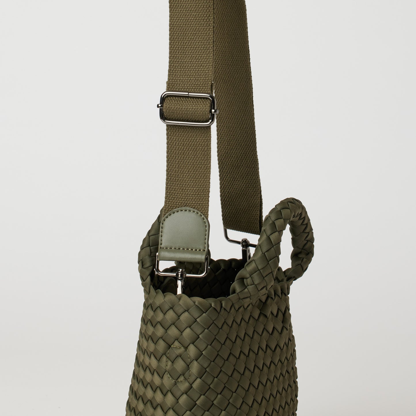 Andreina handwoven Lupe cross body bag in army green.