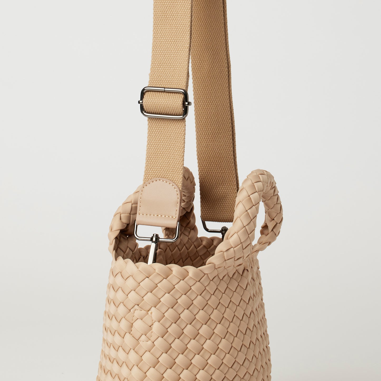 Andreina handwoven Lupe cross body bag in cream.