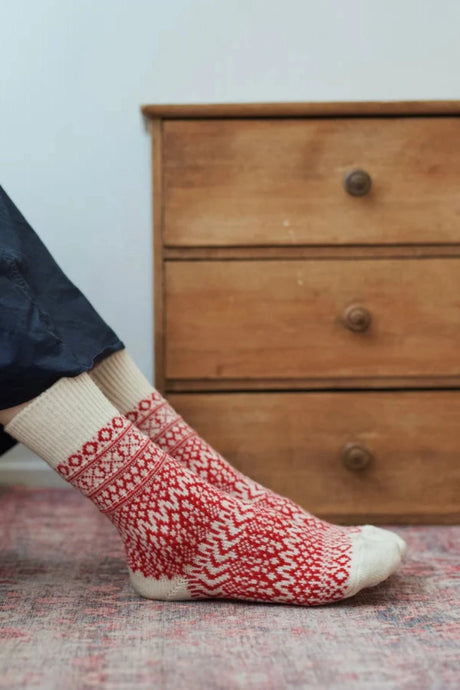 Nishigushi Kutsushita Oslo wool jacquard fairisle sock in Red and white pattern.