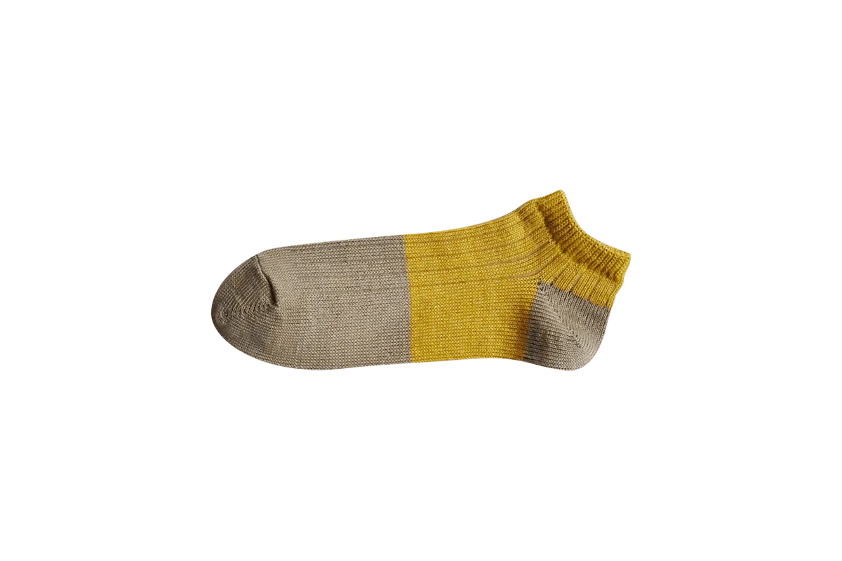 Nishiguchi Kutsushita linen cotton anklet in natural and yellow.