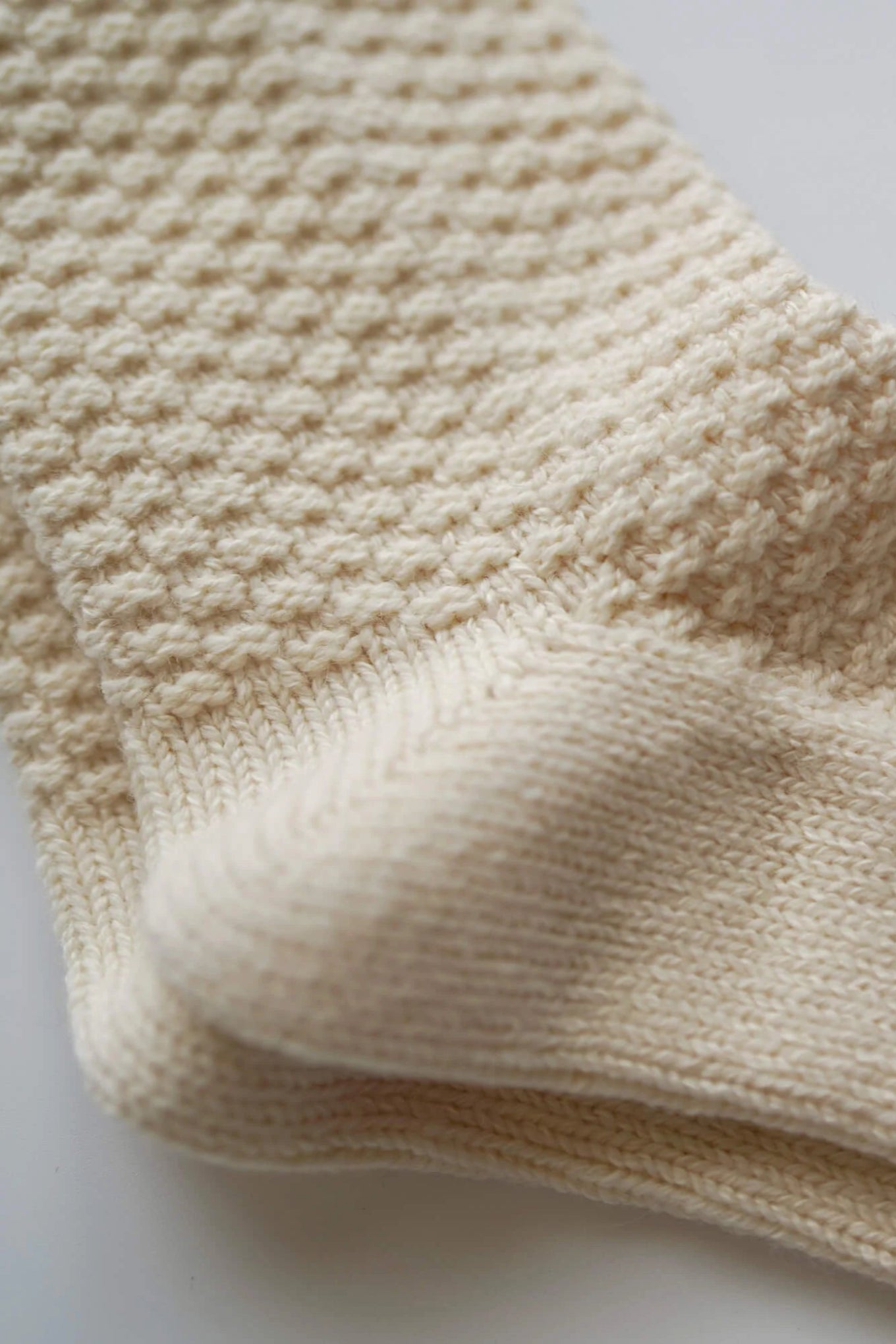 Nishiguchi wool cotton boot socks im ivory.