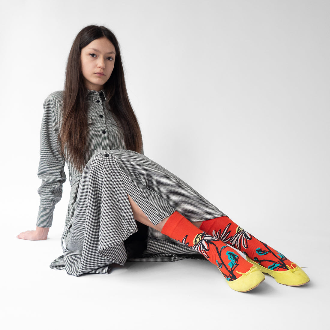Bonne Maison vermilion flower cotton socks.