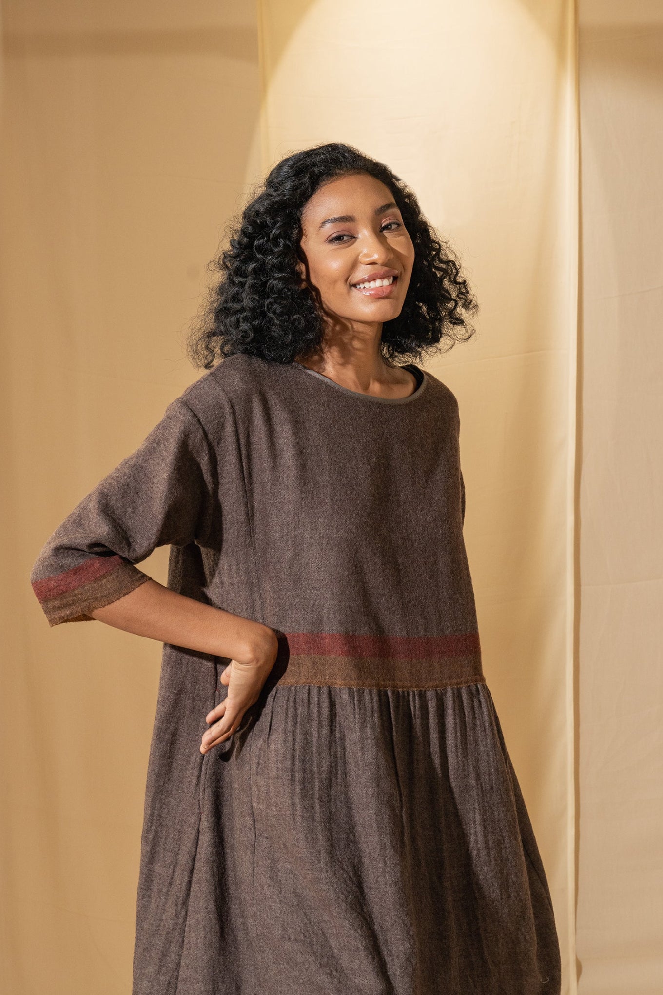 DVE Padma dress in pure wool, brown melange.