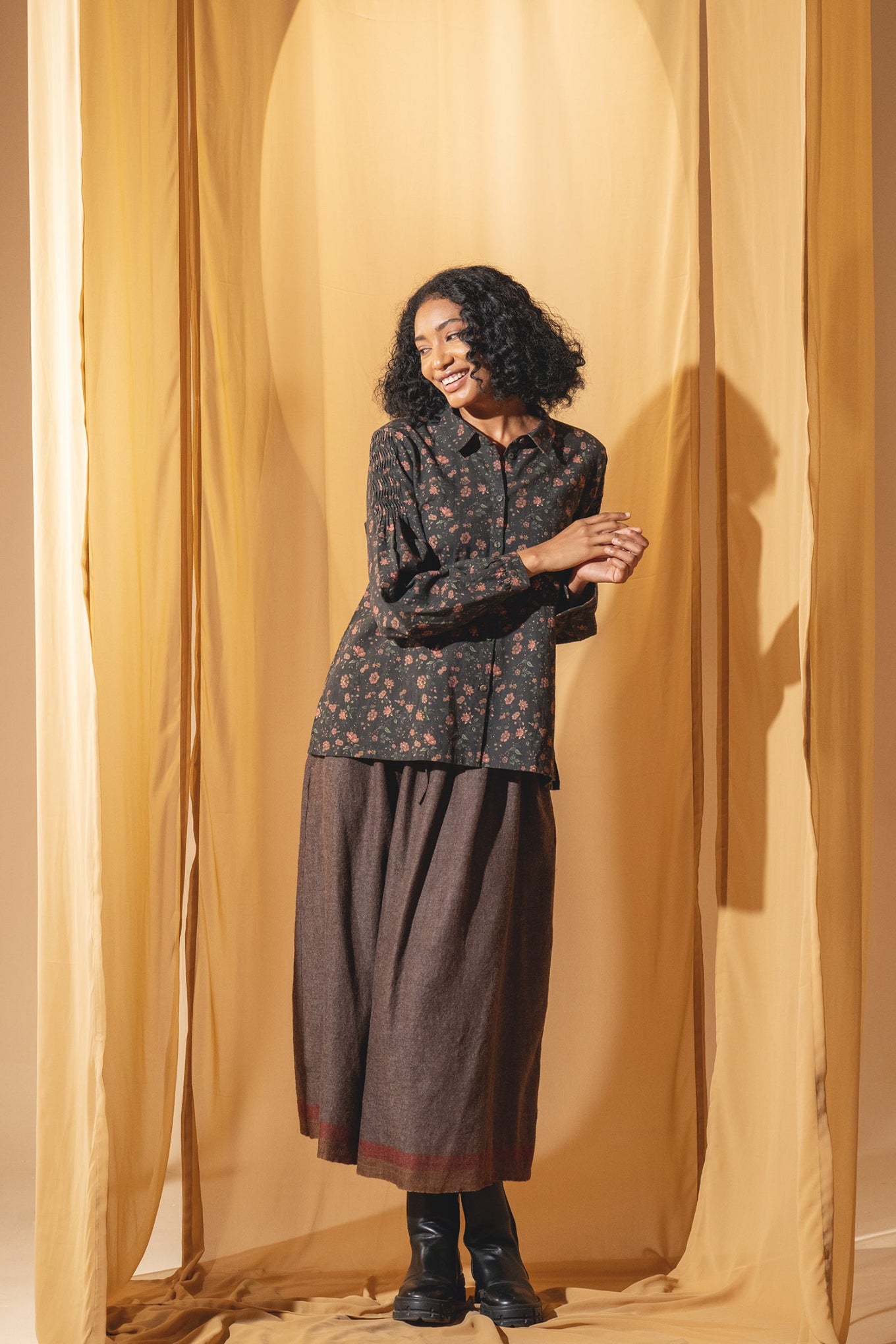 DVE Collection cotton linen floral print Lola blouse in charcoal.