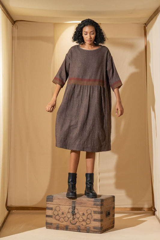 DVE Padma dress in pure wool, brown melange.