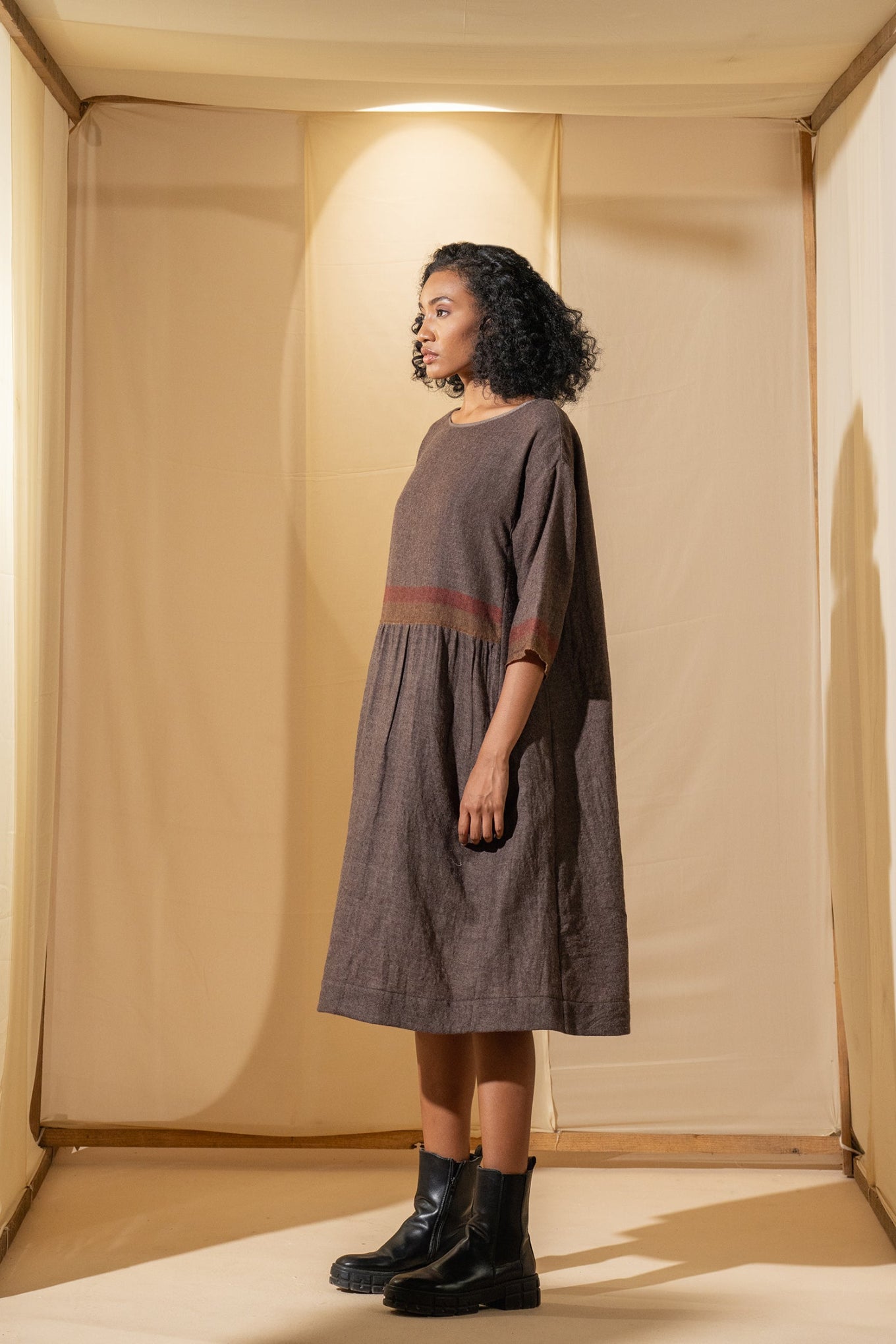 DVE Padma dress in pure wool, brown melange.