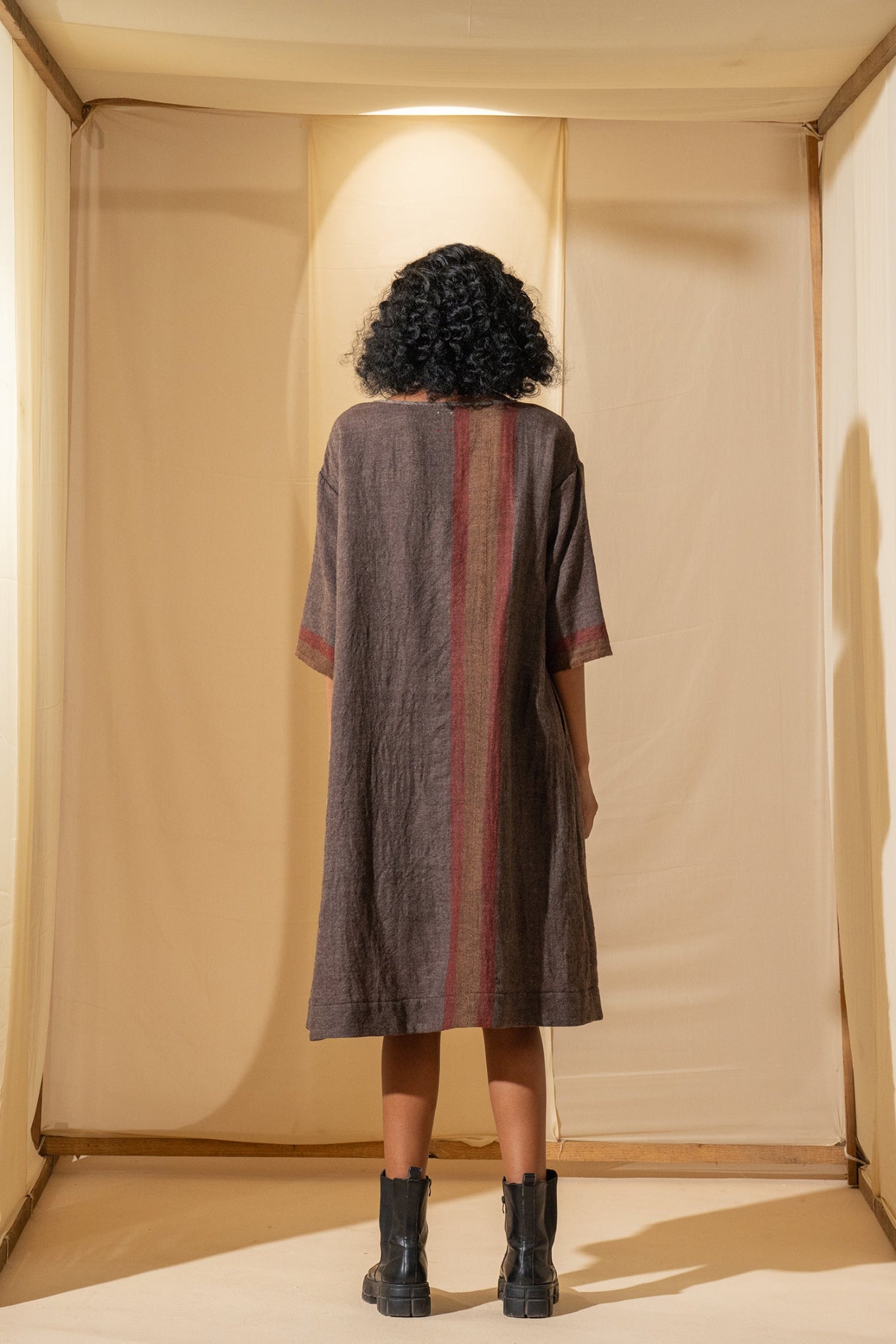 DVE Padma dress in pure wool, brown melange.