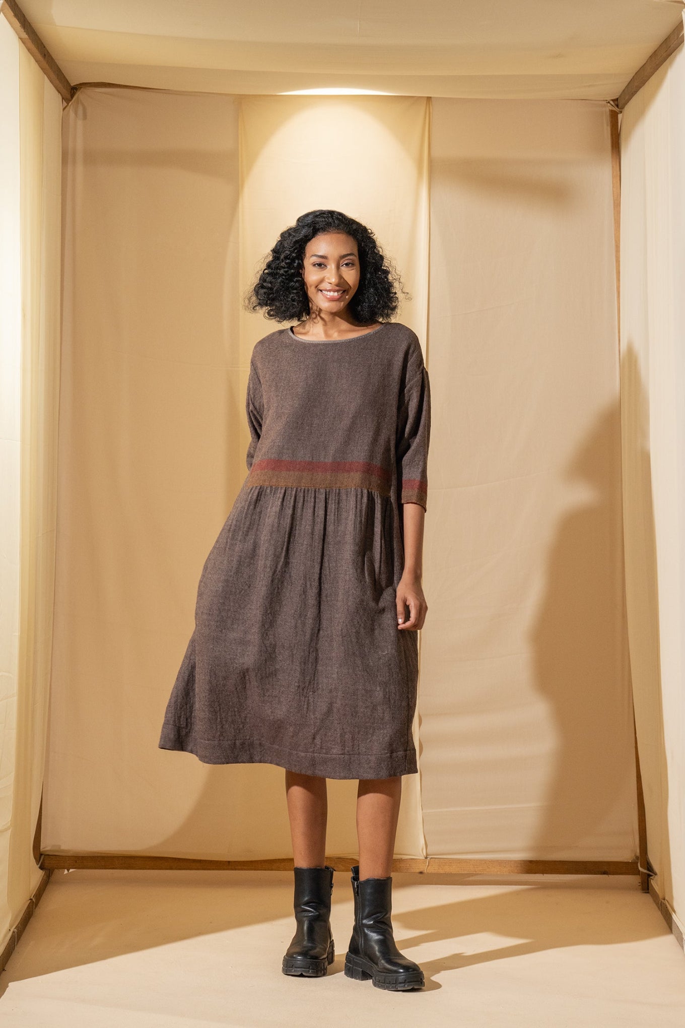 DVE Padma dress in pure wool, brown melange.