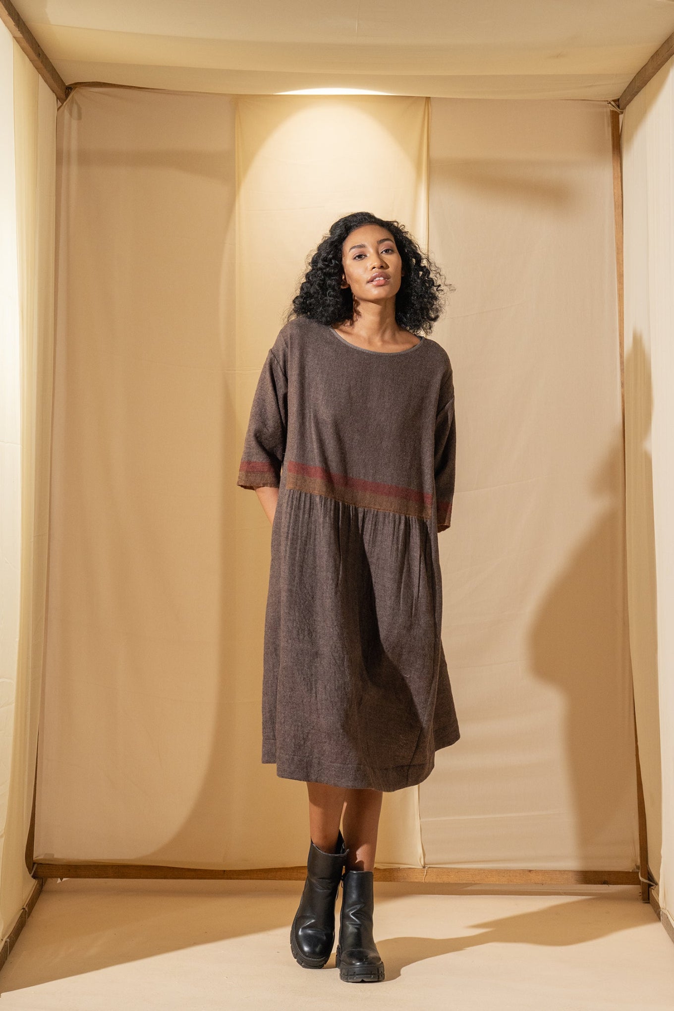 DVE Padma dress in pure wool, brown melange.