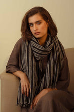 Load image into Gallery viewer, Dve linen scarf - stripe