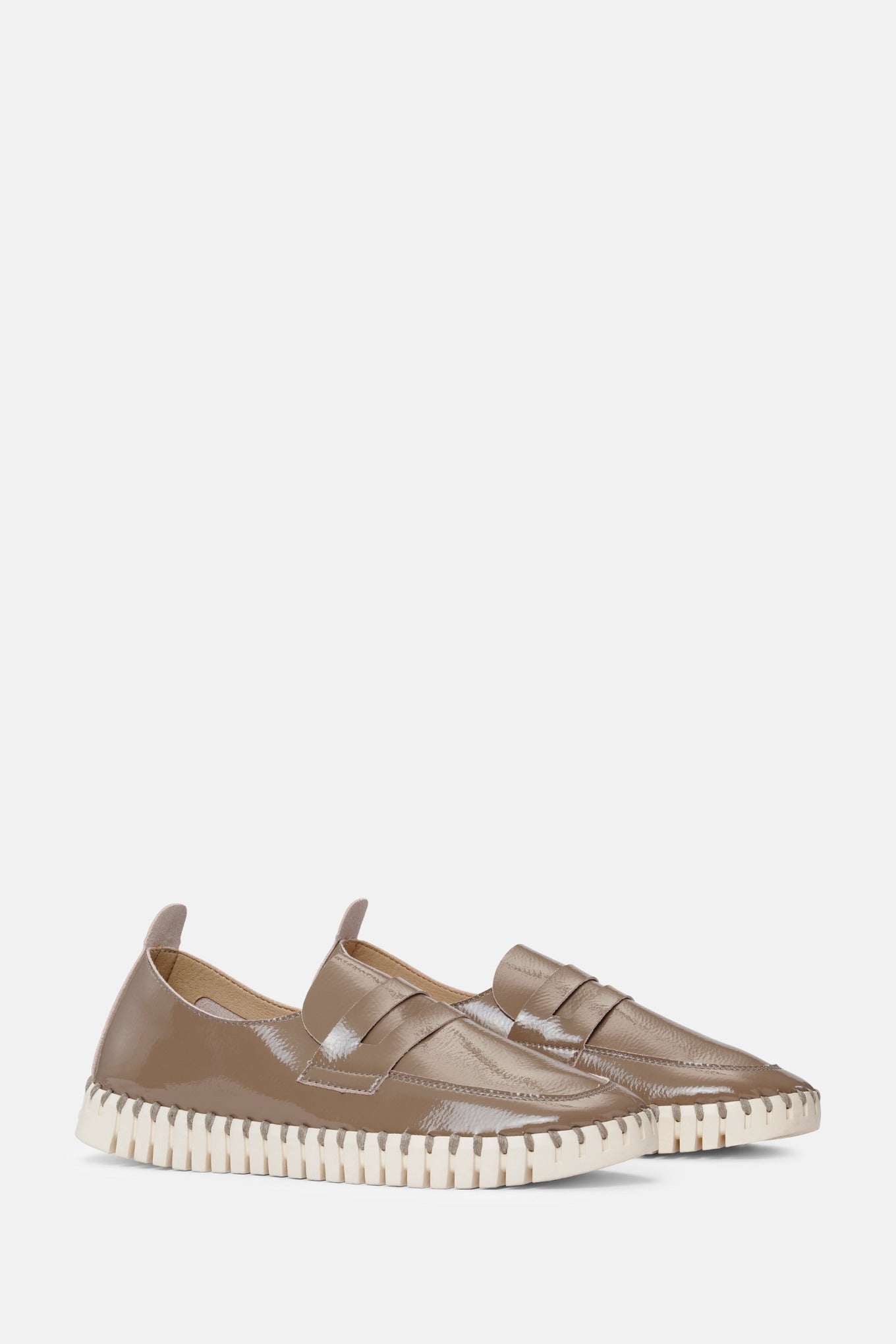 Ilse Jacobsen TULIP3865 loafer in wheat brown latte patent.