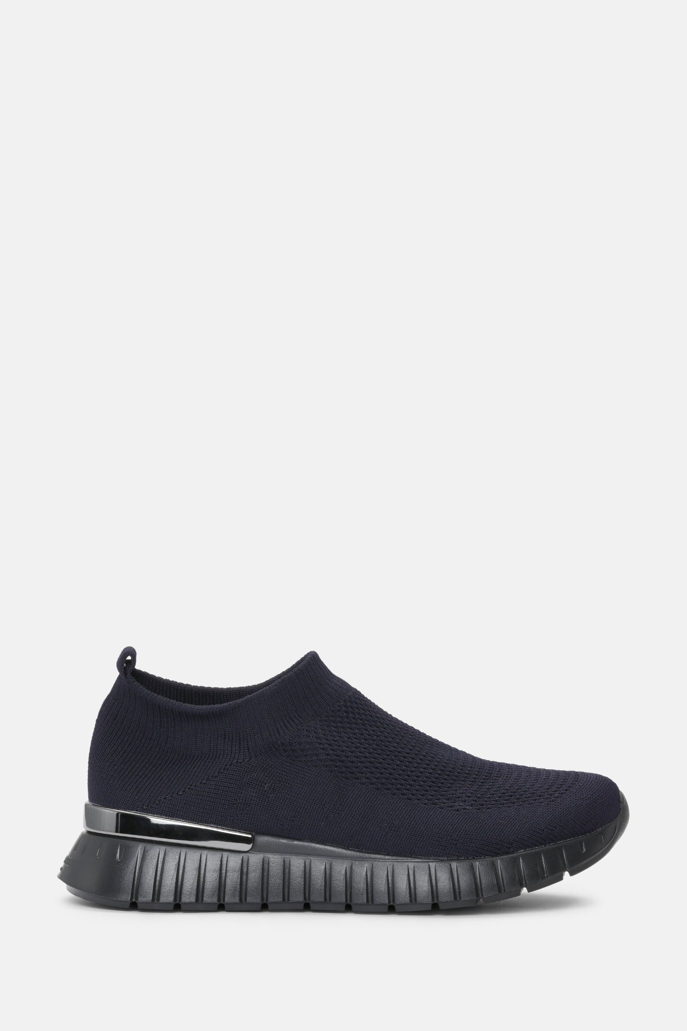 Ilse Jacobsen pull on sneakers in Army.