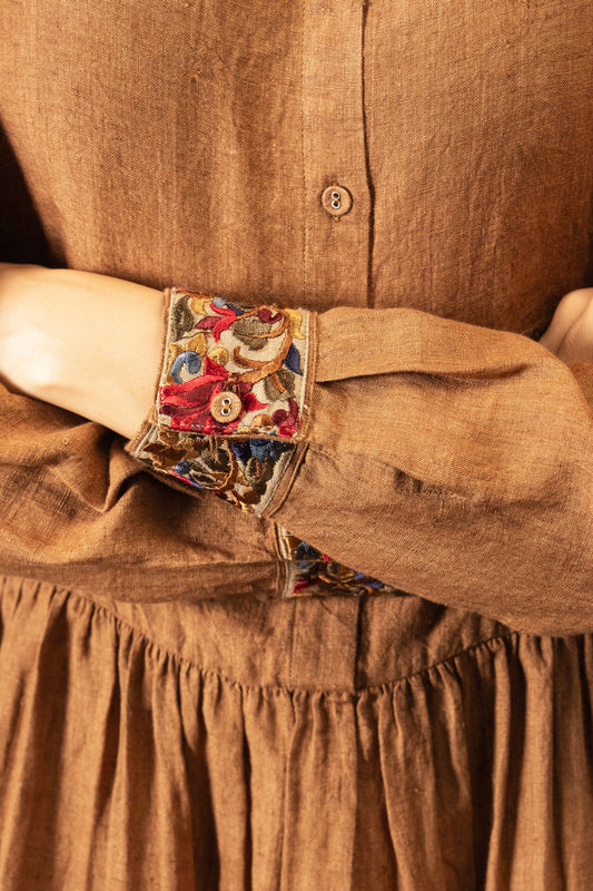 DVE Reeva dress in French beige linen with braid trim - close up.