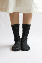 Load image into Gallery viewer, Nishiguchi Kutsushita Boston cotton and hemp socks in black