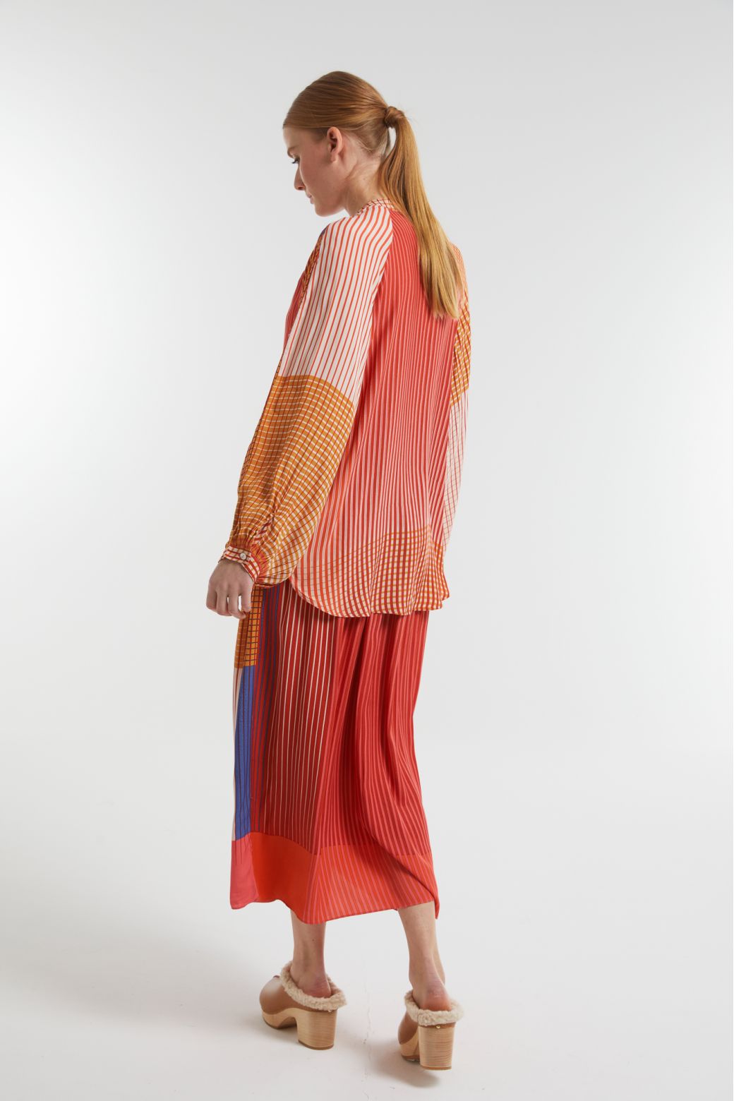 Ma Poesie Lola Vibrant shirt in Rose red.