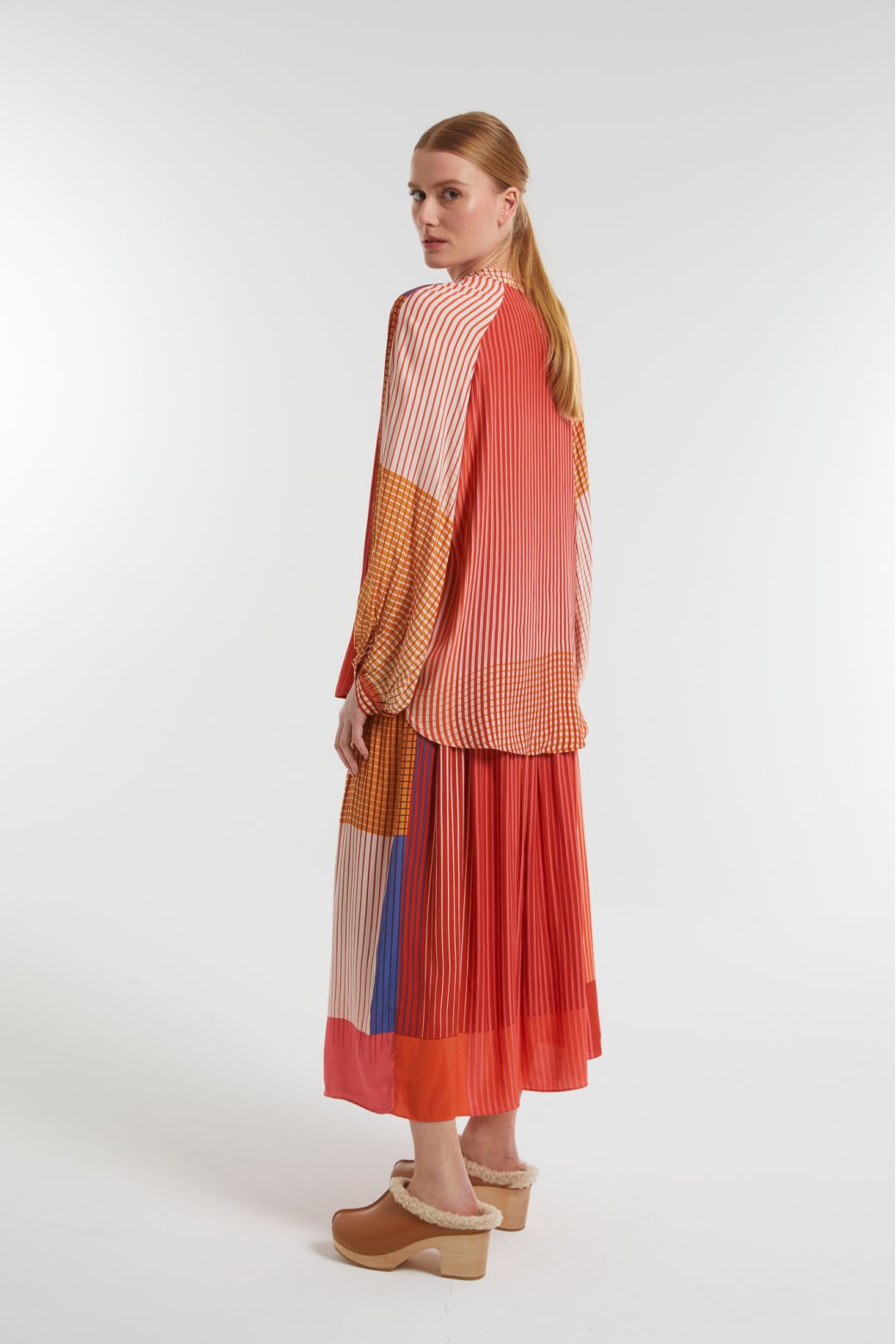 Ma Poesie Lola Vibrant shirt in Rose red.