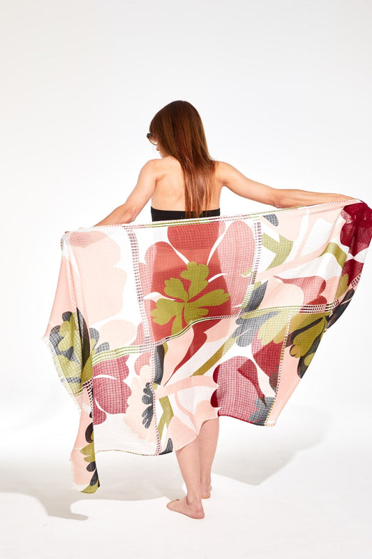 Ma Poesie handwoven scarf featuring giant flowers in pastel colours.