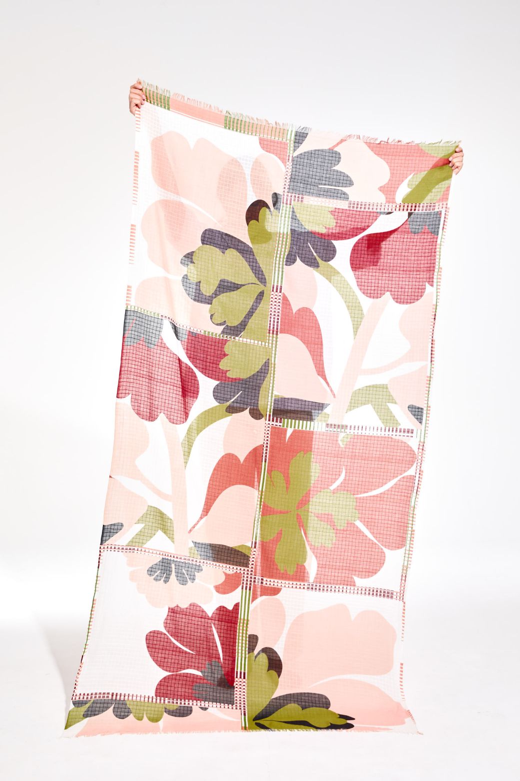 Ma Poesie handwoven scarf featuring giant flowers in pastel colours.