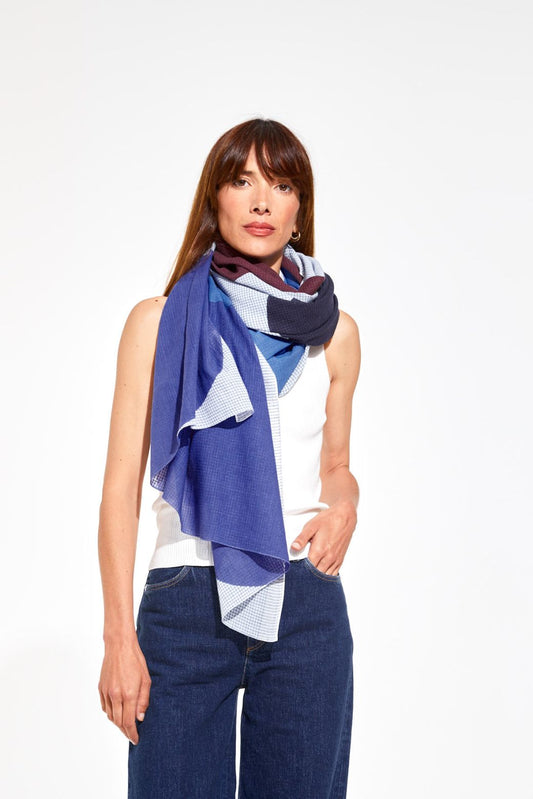 Ma Poesie textured cotton scarf Galet in blue.