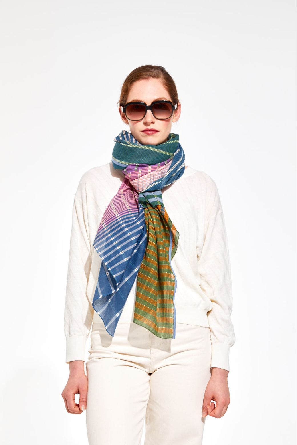 Ma Poesie Vibrant fine cotton scarf in bleu violet.