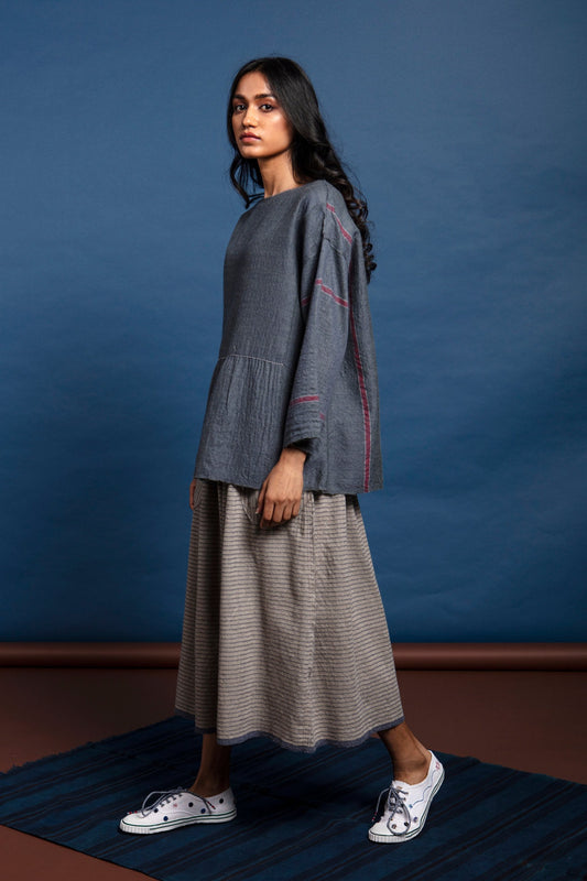 Dve Padma wool top - grey with red stripe