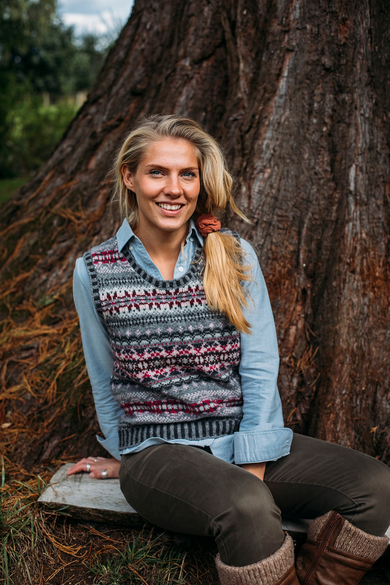 Eribe Westray Shetland wool fairisle vest in Tokyo, shades of grey with magenta, burgundy and pink.
