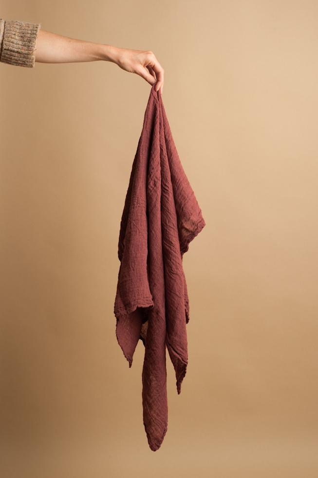 Couleur Chanvre ocre rouge carre square hemp scarf.